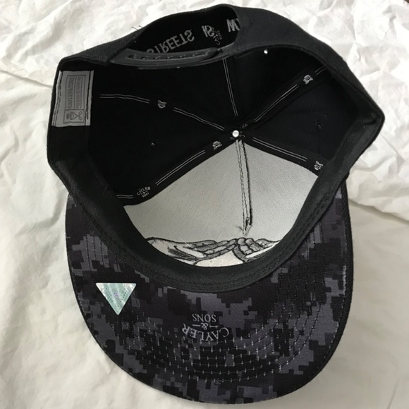 NWOT CAYLER & SONS BK NY Open Hands Snapback Cap Hat Black Grey White - Picture 5 of 8